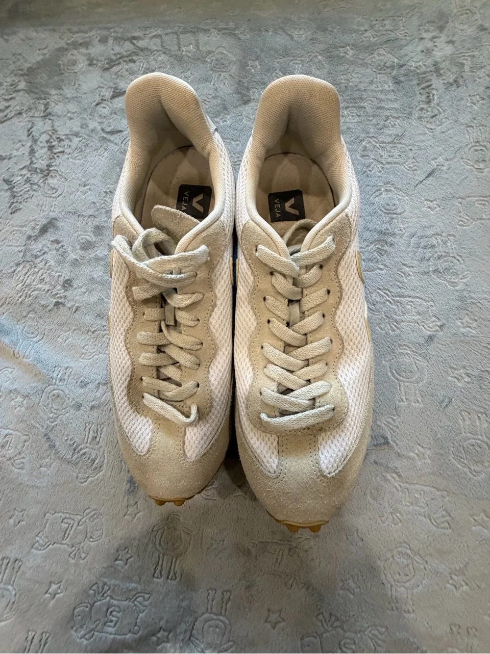 Veja Women's Sneakers in White and Beige